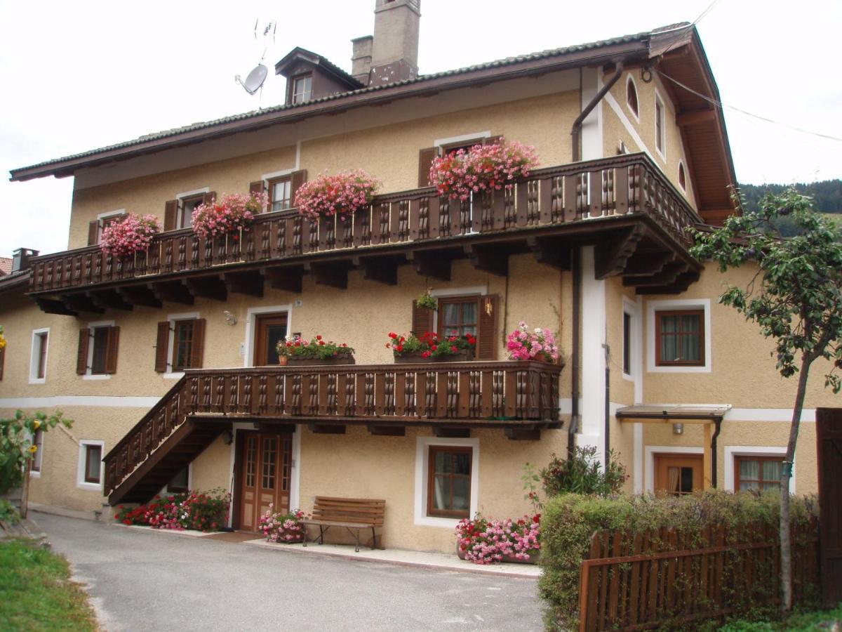 Haus Schmiedhofer Bed & Breakfast Villabassa Exterior photo